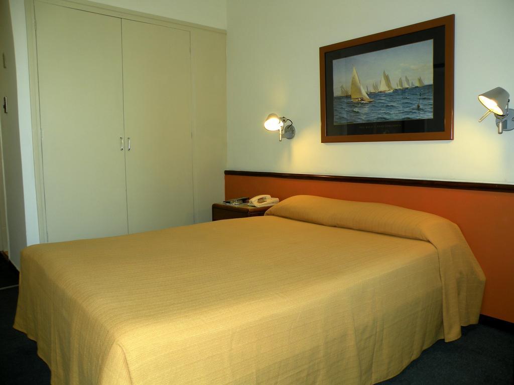 Austral Hotel Montevideu Quarto foto